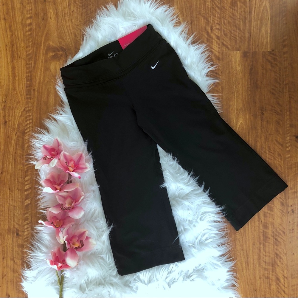 🚫SOLD🚫 NWT Nike Dri-Fit Capris